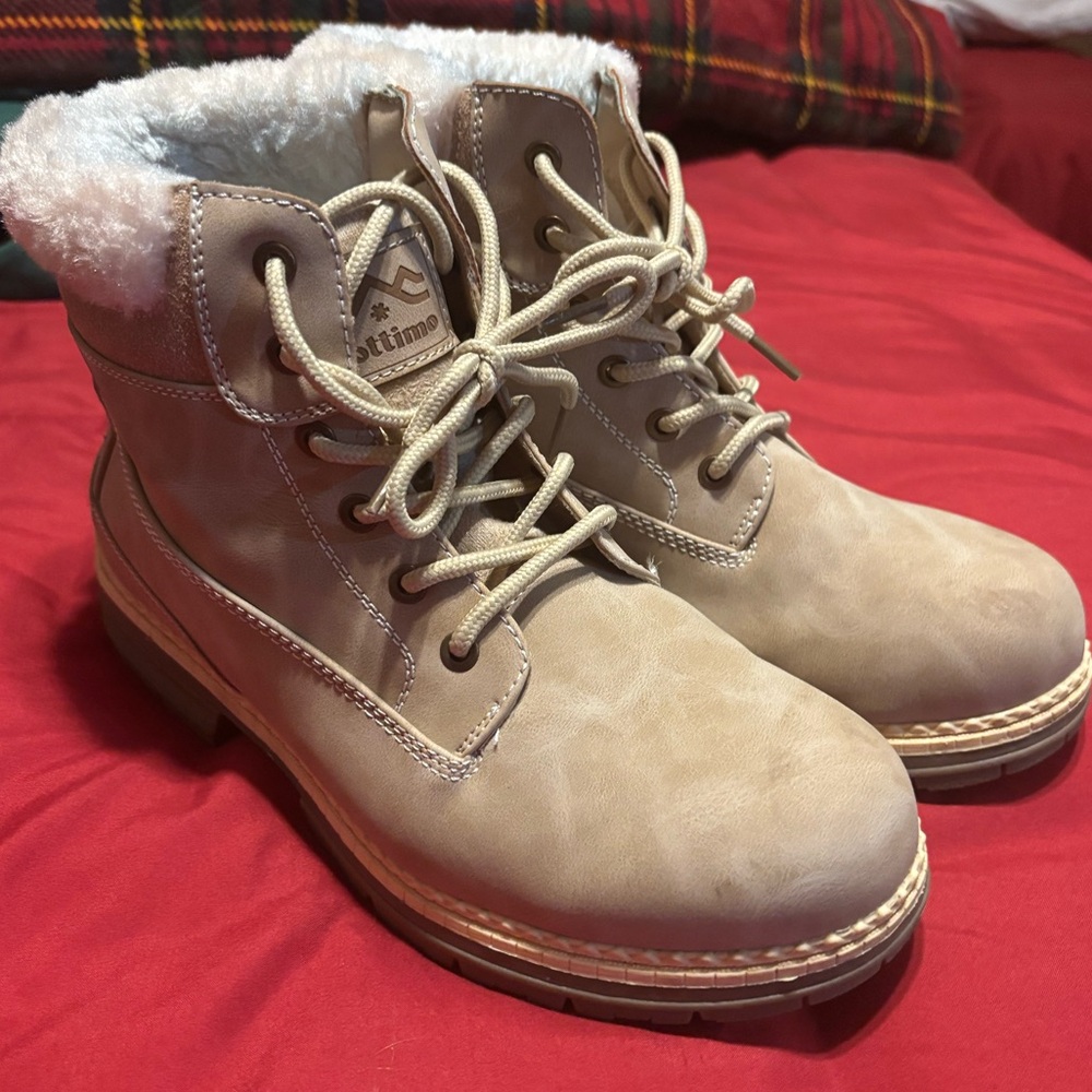 HIKING BOOTS